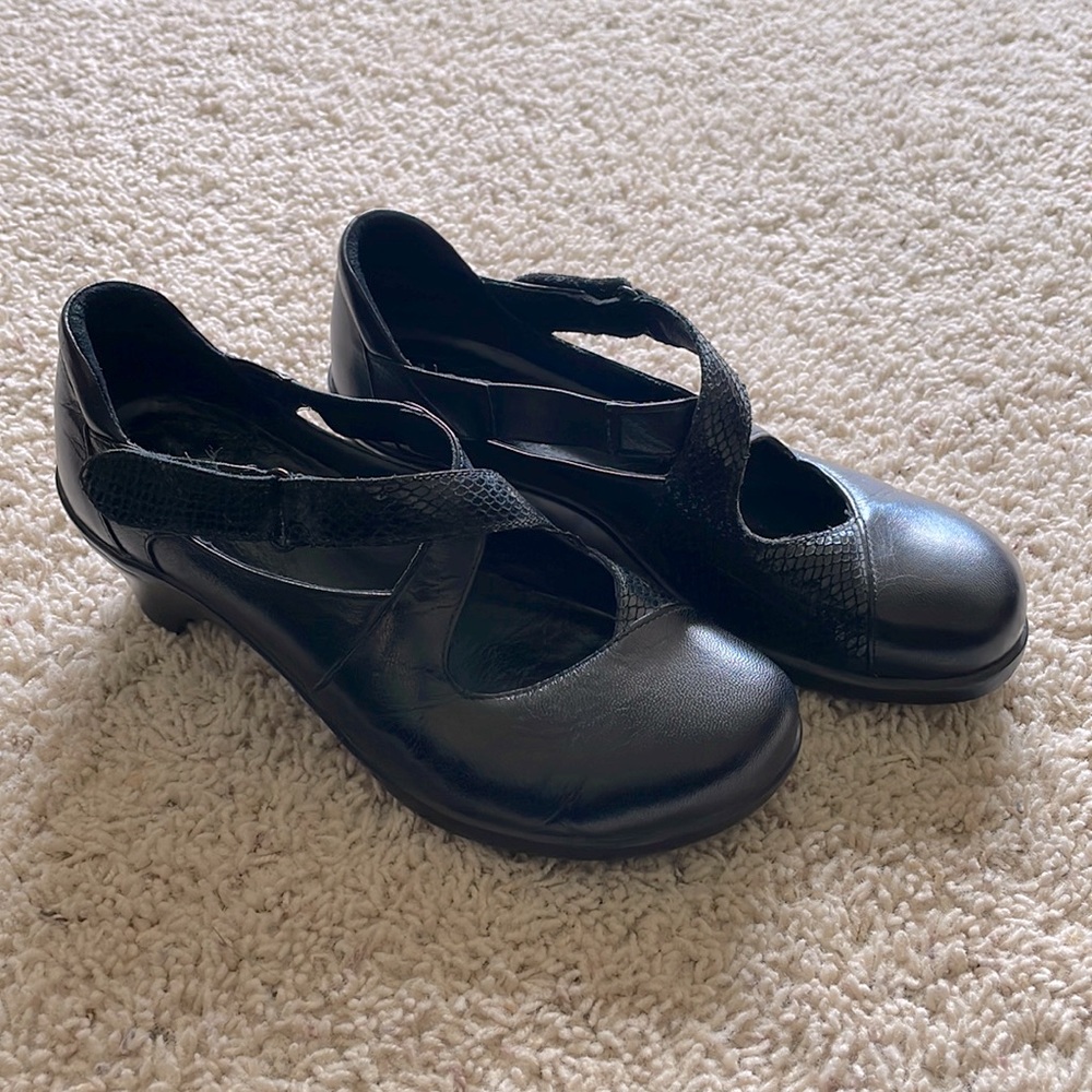 Aravon by New Balance shoes - size 9